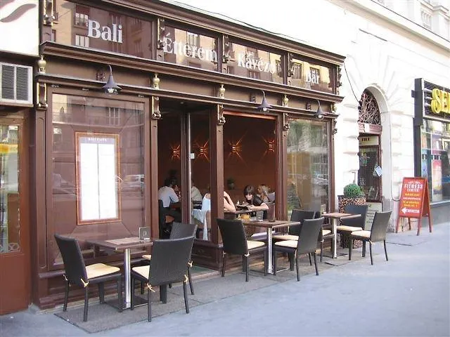 Two Couples * Budapesta