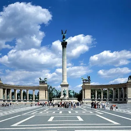 Two Couples شقة بودابست