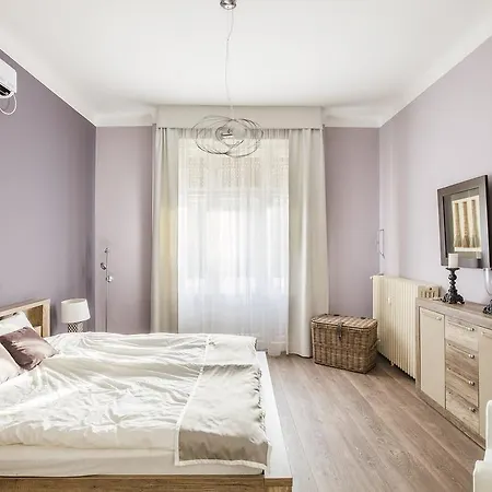 Two Couples Apartmán